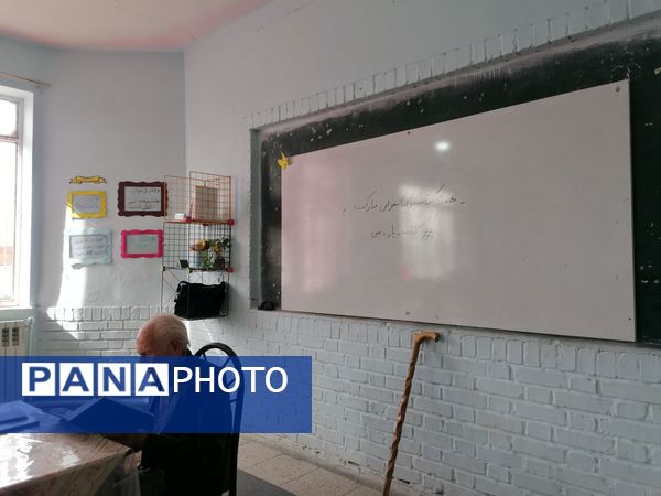 نمایشگاه کتاب در مدرسه تکتم خلیل آباد 