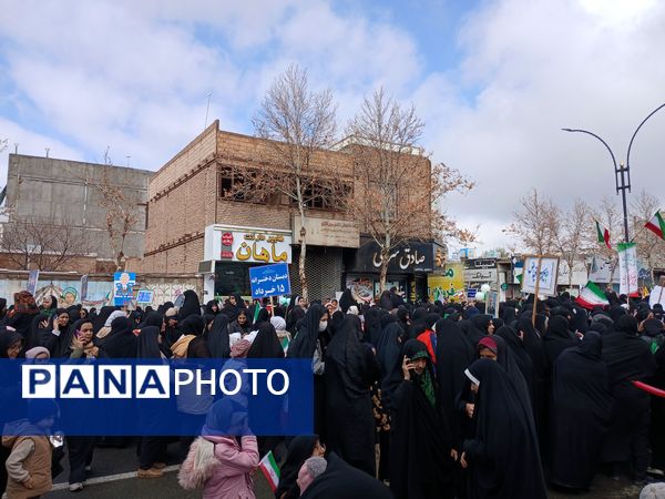 راهپیمایی ۲۲بهمن در شهرستان کاشمر با حضور پر رنگ مردم برگزار شد 