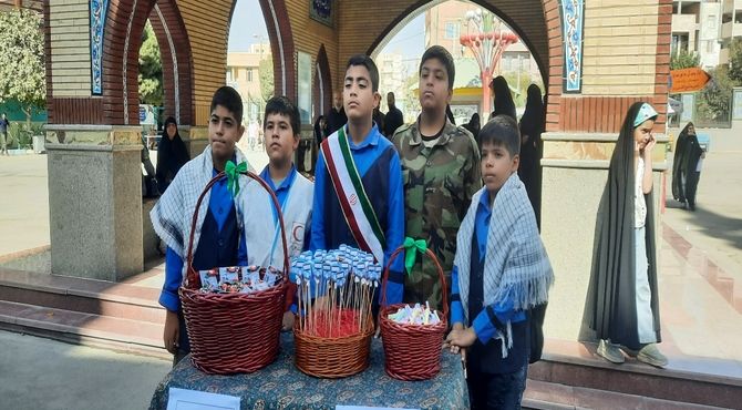 نماز جمعه با شمیم حضور ویژه دانش‌آموزان پاکدشتی