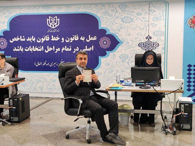 حسن محمدیاری در انتخابات ریاست‌جمهوری ثبت‌نام کرد