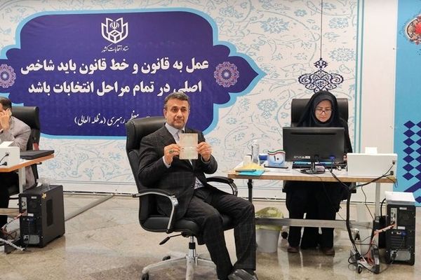 حسن محمدیاری در انتخابات ریاست‌جمهوری ثبت‌نام کرد