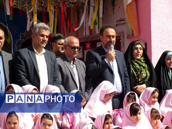 برگزاری جشن شکوفه‌ها در دبستان شاهد شهید سلطانی ناحیه یک کرج
