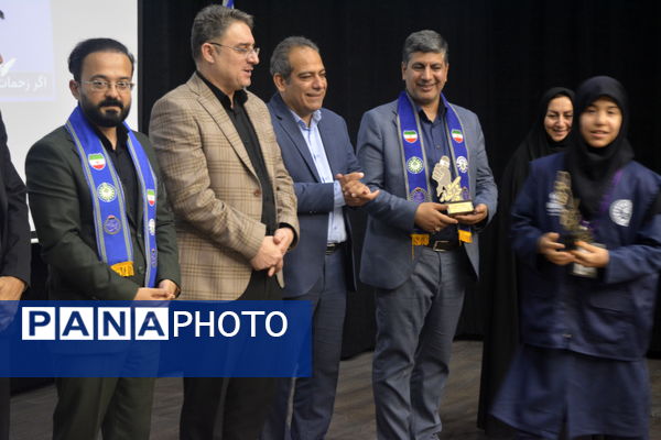 تجلیل از خبرنگاران ناحیه ۷ مشهد به مناسبت روز خبرنگار