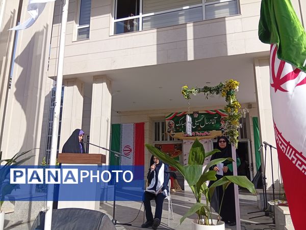 مراسم باشکوه زنگ ایثار و مقاومت در دبیرستان مصلی نژاد حضرت ام البنین
