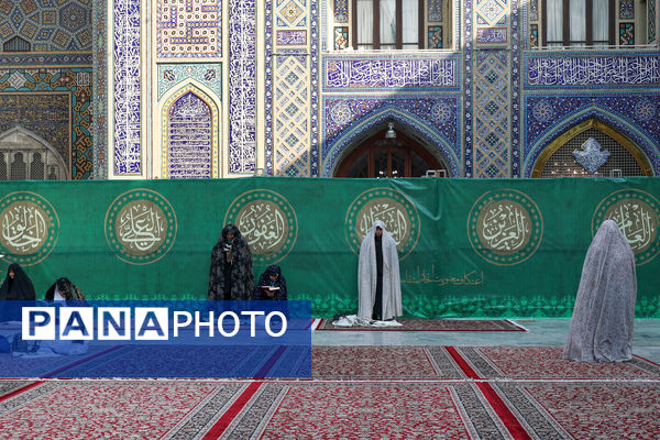 قرائت دعای‌ام داوود در حرم مطهر رضوی 