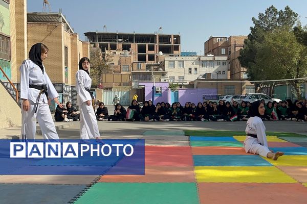 از حرکات رزمی دانش‌آموزان تا طناب‌کشی معلمان، المپیاد ورزشی مدرسه حکمت بهارستان‌دو