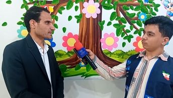 نواختن زنگ انجمن اولیا و مربیان در دبستان دخترانه فرهنگیان1 