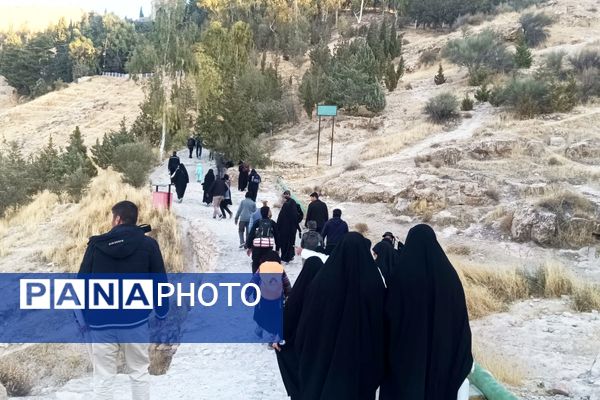 دانش‌آموزان کوهنورد دبستان شاهد حیات زائر شهید گمنام شدند