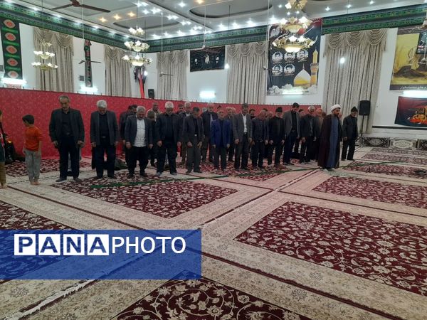 نماز جماعت در شب عزاداری شهادت حضرت فاطمه زهرا(س) در روستای نقاب