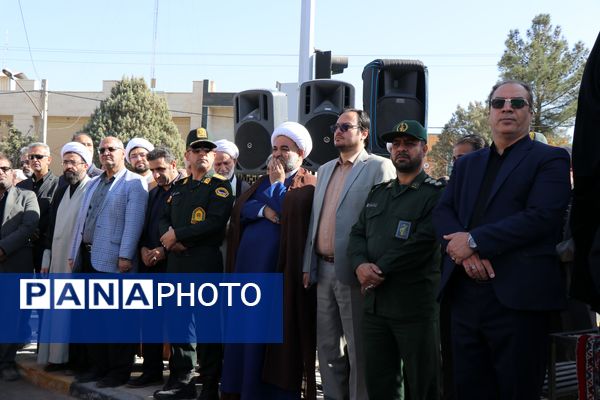 برپایی غرفه سازمان دانش‌آموزی دلیجان در راهپیمایی روز دانش‌آموز