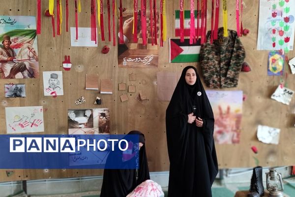 افتتاح نمایشگاه مدرسه انقلاب دبیرستان بهارآزادی 