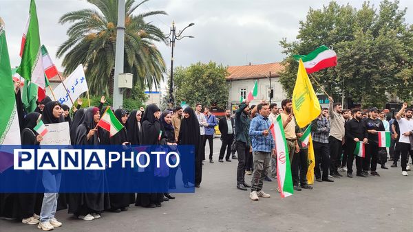 تجمع دانشجویان در اعتراض به حملات آمریکا و اسرائیل در قائمشهر 