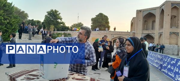 حماسه حضور در اصفهان