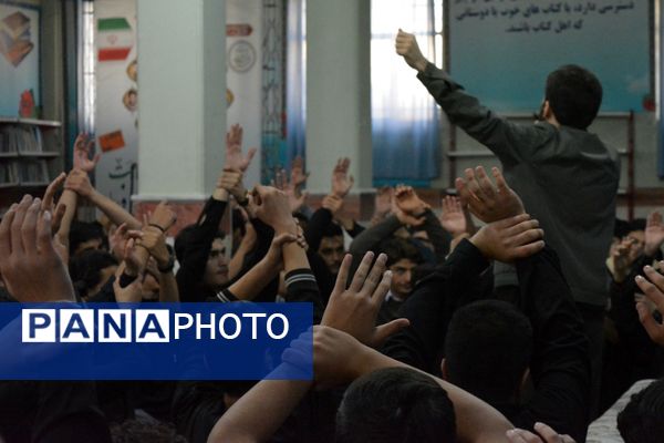 هم‌نوایی دانش‌آموزان مدرسه شهدای علم و فناوری در سوگ حضرت زهرا(س)