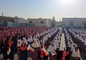 اجرای همگانی سرود «ای ایران» در مدرسه قرآنی اکبرزاده