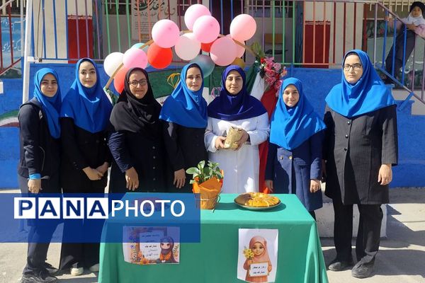 جشن سپیدپوشان مهربانی در مدرسه «بنت الهدی» شهرستان فیروزکوه به مناسبت روز پرستار و ولادت حضرت زینب(س)
