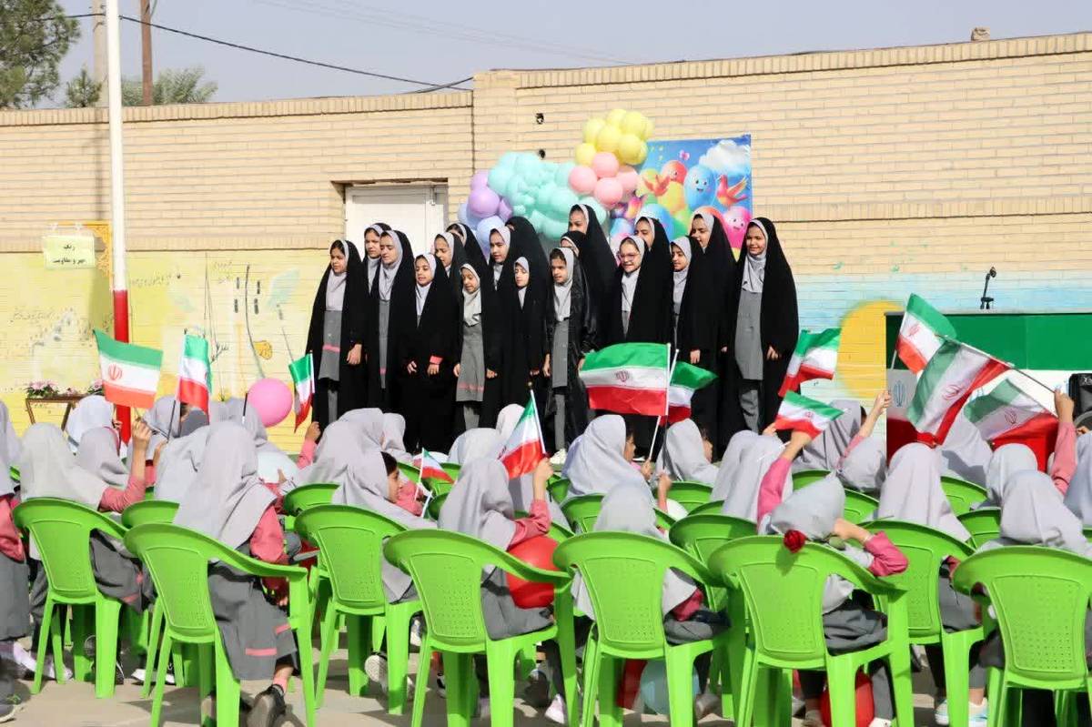 زنگ مهر و مقاومت در مدرسه هفتم تیر بافق نواخته شد

