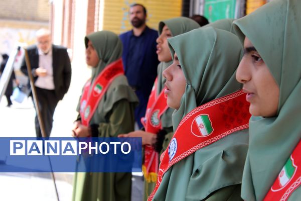 نواختن زنگ سپاس معلم در دبستان دخترانه شاهد نرگس