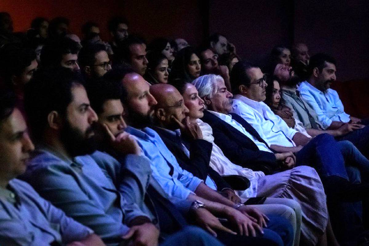 کیهان کلهر به تماشای بداهه نوازی تار و تنبک نشست