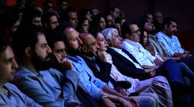 کیهان کلهر به تماشای بداهه نوازی تار و تنبک نشست