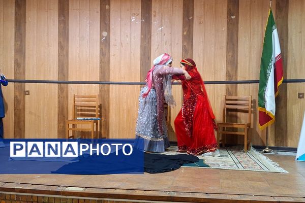 ایجاد انگیزه و خلاقیت در دانش‌آموزان با اجرای تئاتر درسی 