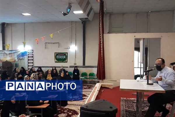 جلسات آموزشی در دبیرستان شاهد علامه طباطبایی ناحیه 2 شهرری 