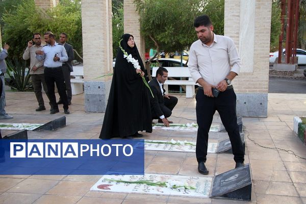 آیین غبارروبی گلزار شهدای بهشت زهرا شهرستان بم به‌مناسبت هفته دولت