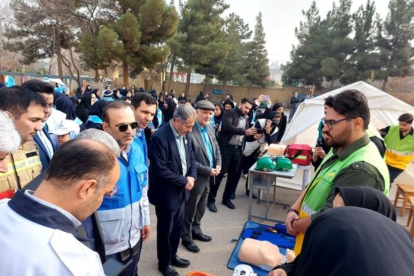 مانور زلزله استانی در هنرستان دخترانه محمودیه ناحیه ۶(2)