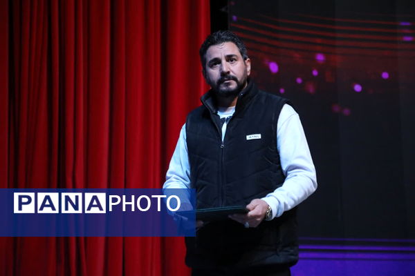 آیین تقدیر از برگزیدگان بیست و ششمین جشنواره تئاتر استان قم