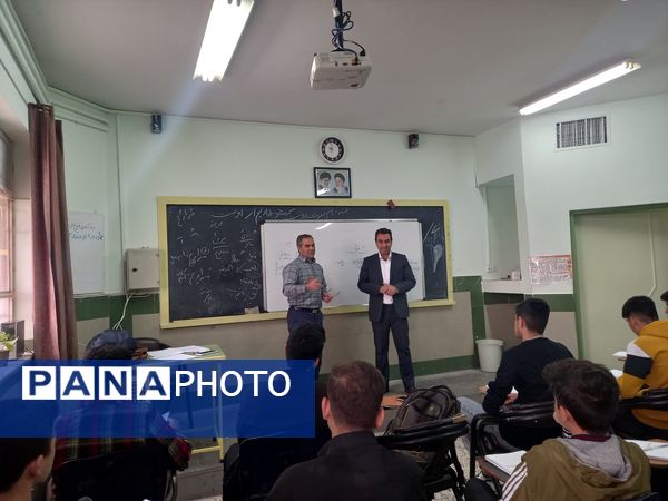 کلاس های تقویتی دبیرستان نمونه آیت الله خامنه‌ای کاشمر
