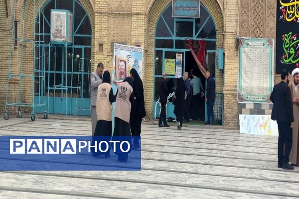 برپایی نماز جمعه و بزرگداشت روز معلم در  مسجد جامع نیشابور