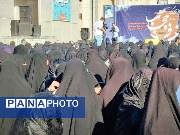 راهپیمایی خانوادگی گرامیداشت روز عفاف و حجاب در میدان شهدا مشهد 