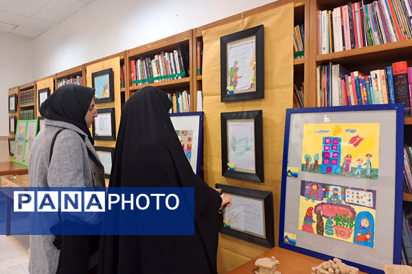 نمایشگاه آثار فرهنگی‌هنری جشنواره «زیر سقف خانه» در قم