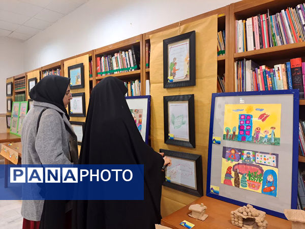 نمایشگاه آثار فرهنگی‌هنری جشنواره «زیر سقف خانه» در قم