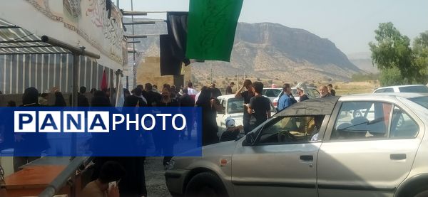 روز اربعین، در مواکب پل سیمره، خدمات‌رسانی به زائران حسینی همچنان ادامه دارد