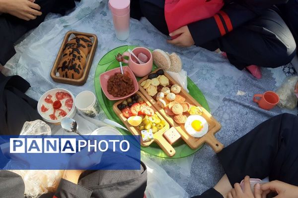 برگزاری اردوی درون‌مدرسه‌ای با محوریت صبحانه سالم در آموزشگاه هیأت امنایی فرزانگان ملارد