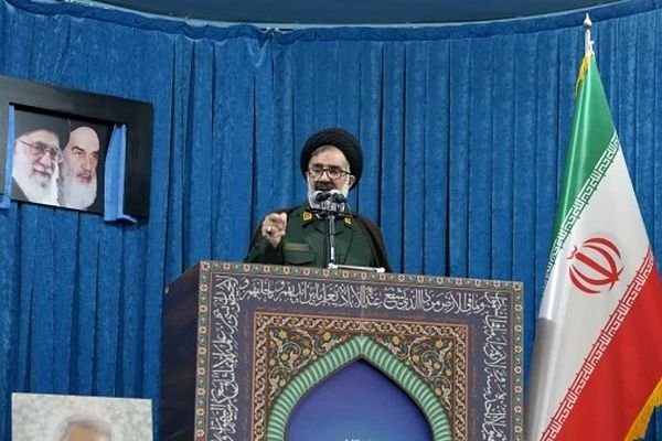 دشمن در خانه و در همسایگی ما است