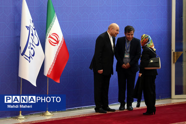 ورود مهمانان مراسم تحلیف رئیس‌جمهوری به مجلس شورای اسلامی 