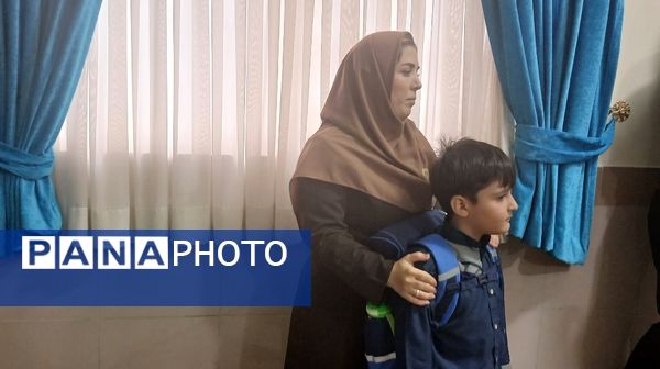 نواختن زنگ شکوفه‌ها در دبستان شاهد پسران شهرستان محمودآباد