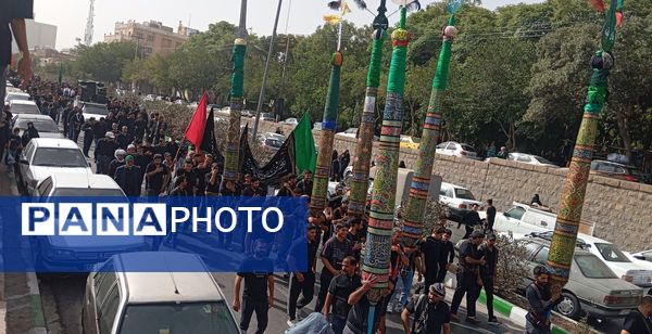 مراسم زنجیر زنی و سینه زنی به مناسبت شهادت امام رضا علیه السلام 