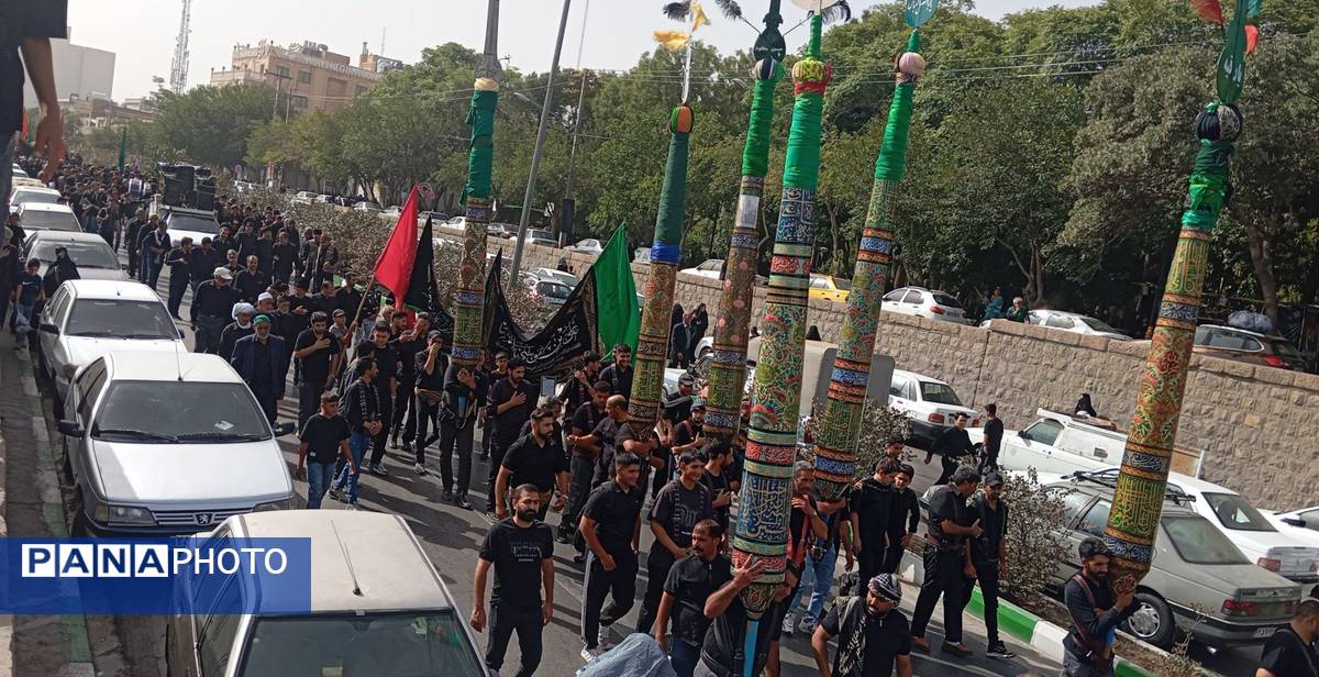 مراسم زنجیر زنی و سینه زنی به مناسبت شهادت امام رضا علیه السلام