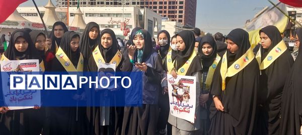 حضور پرشور دانش آموزان پیشتاز مشهدی در راهپیمایی یوم الله ۱۳ آبان