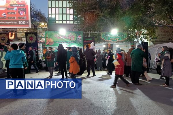 برپایی چایخانه امام رضا(ع) در موکب کوثر مسجد امیرالمومنین (ع) در بجنورد