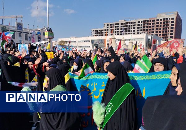 راهپیمایی ۱۳ آبان در میدان شهدا مشهد