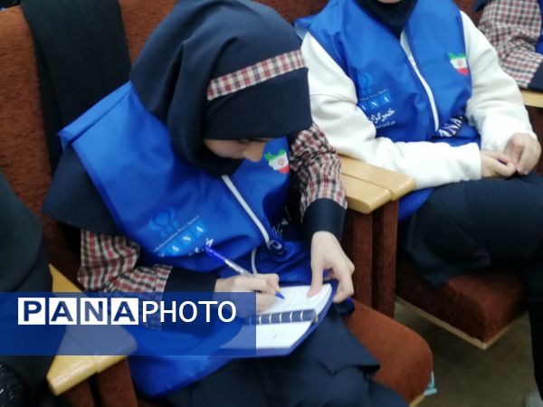 دوره خبرنگاری ویژه دانش‌آموزان دختر و پسر ناحیه یک اهواز 