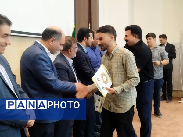 تجلیل از اصحاب رسانه توسط فرماندار و شهرداری‌های برخوار در سالن فرمانداری برخوار 