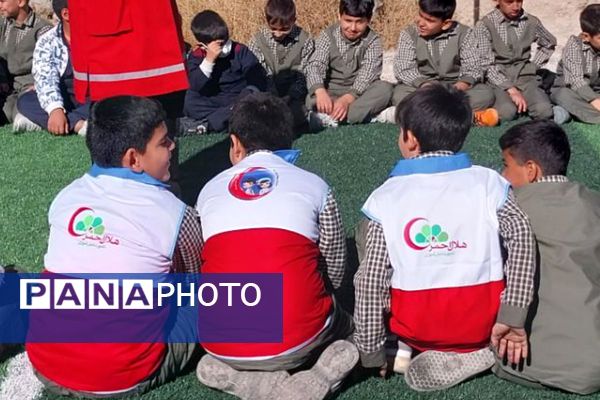 آموزش شرایط اضطراری و پناهگیری در دبستان باقرالعلوم فیروزکوه