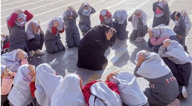 مانور زلزله در دبستان نیایش