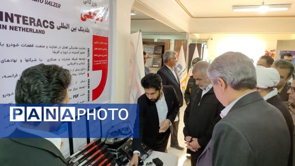 بازدید نائب رئیس مجلس شورای اسلامی از نمایشگاه تولیدات و محصولات صنعتی و صنایع دستی شهرستان کاشمر