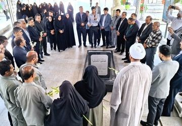 غبار‌روبی مزار شهدا توسط فعالان فرهنگی،هنری و رسانه ای زاهدان